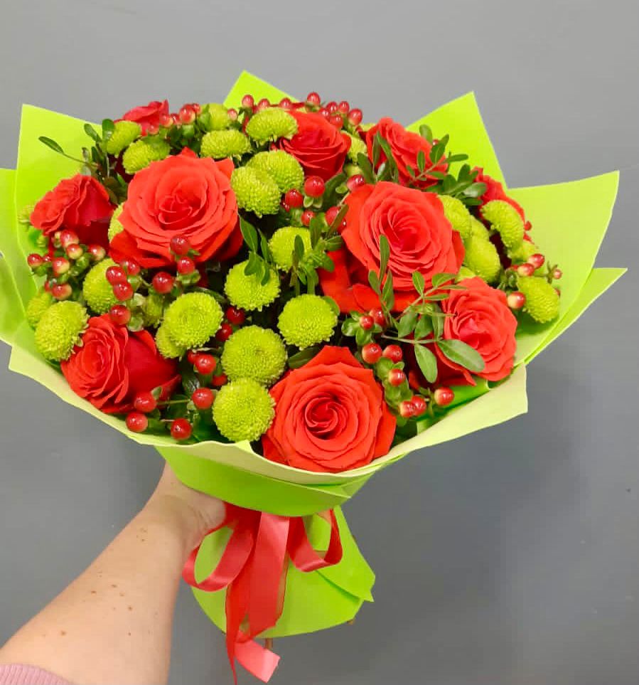 Букет цветов из: Хризантемы и Розы в Усово-Тупик