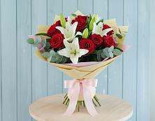 Букет цветов из:  Лилии и Розы в Усово-Тупик