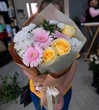 Букет цветов из:  Герберы, Розы и Хризантемы в Усово-Тупик