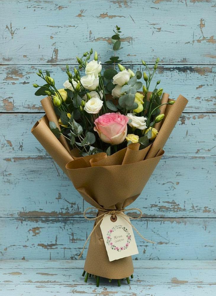 Букет цветов из: Розы и Лизиантусы в Усово-Тупик