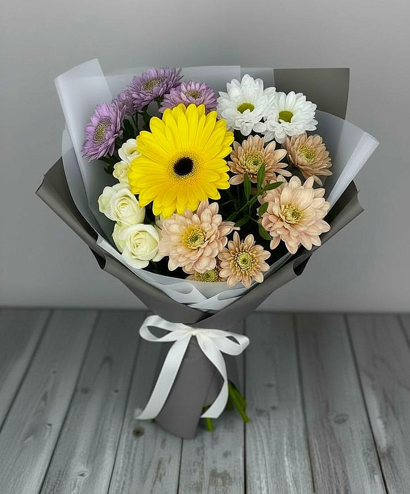 Букет цветов из: Розы, Герберы и Хризантемы в Усово-Тупик