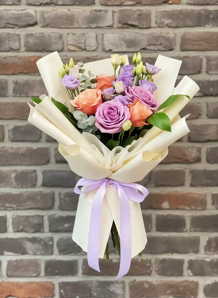 Букет цветов из: Лизиантусы и Розы в Усово-Тупик