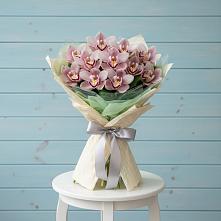 Букет цветов из:  Орхидеи и Розы в Усово-Тупик