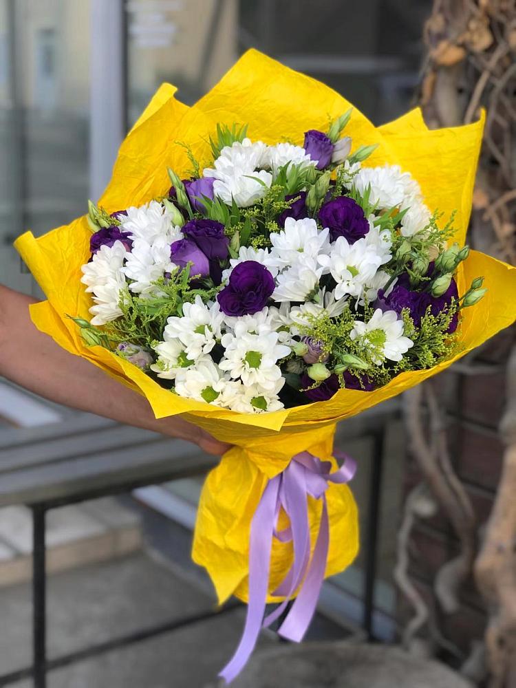 Букет цветов из: Ирисы, Хризантемы и Ромашки в Усово-Тупик