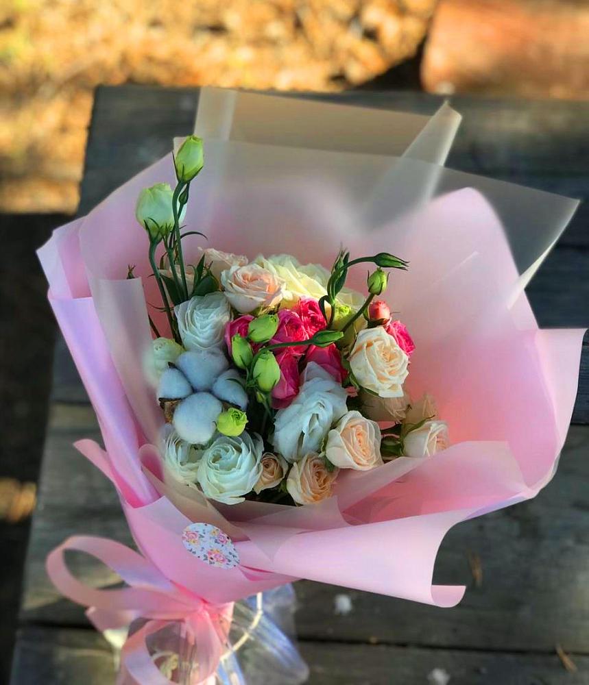 Букет цветов из: Розы и Лизиантусы в Усово-Тупик