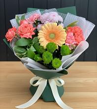 Букет цветов из:  Гвоздики, Розы, Герберы и Хризантемы в Усово-Тупик