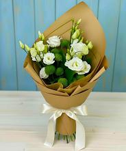 Букет цветов из:  Хризантемы и Лизиантусы в Усово-Тупик