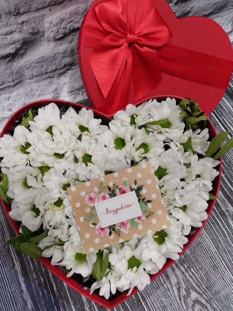 Цветочная композиция из Хризантемы в виде сердца в Усово-Тупик