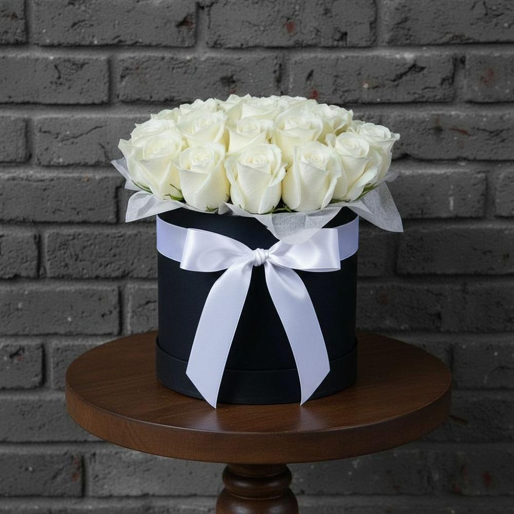 Цветочная композиция из Розы в шляпной коробке в Усово-Тупик