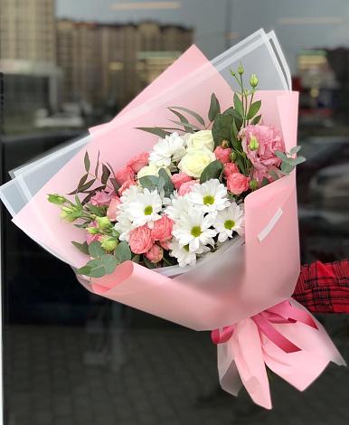 Букет цветов из: Розы, Лизиантусы и Хризантемы в Усово-Тупик