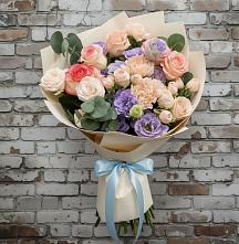 Букет цветов из:  Розы, Лизиантусы и Гвоздики в Усово-Тупик