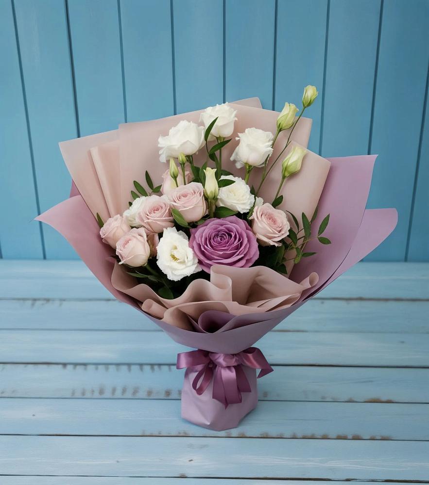 Букет цветов из: Розы и Лизиантусы в Усово-Тупик